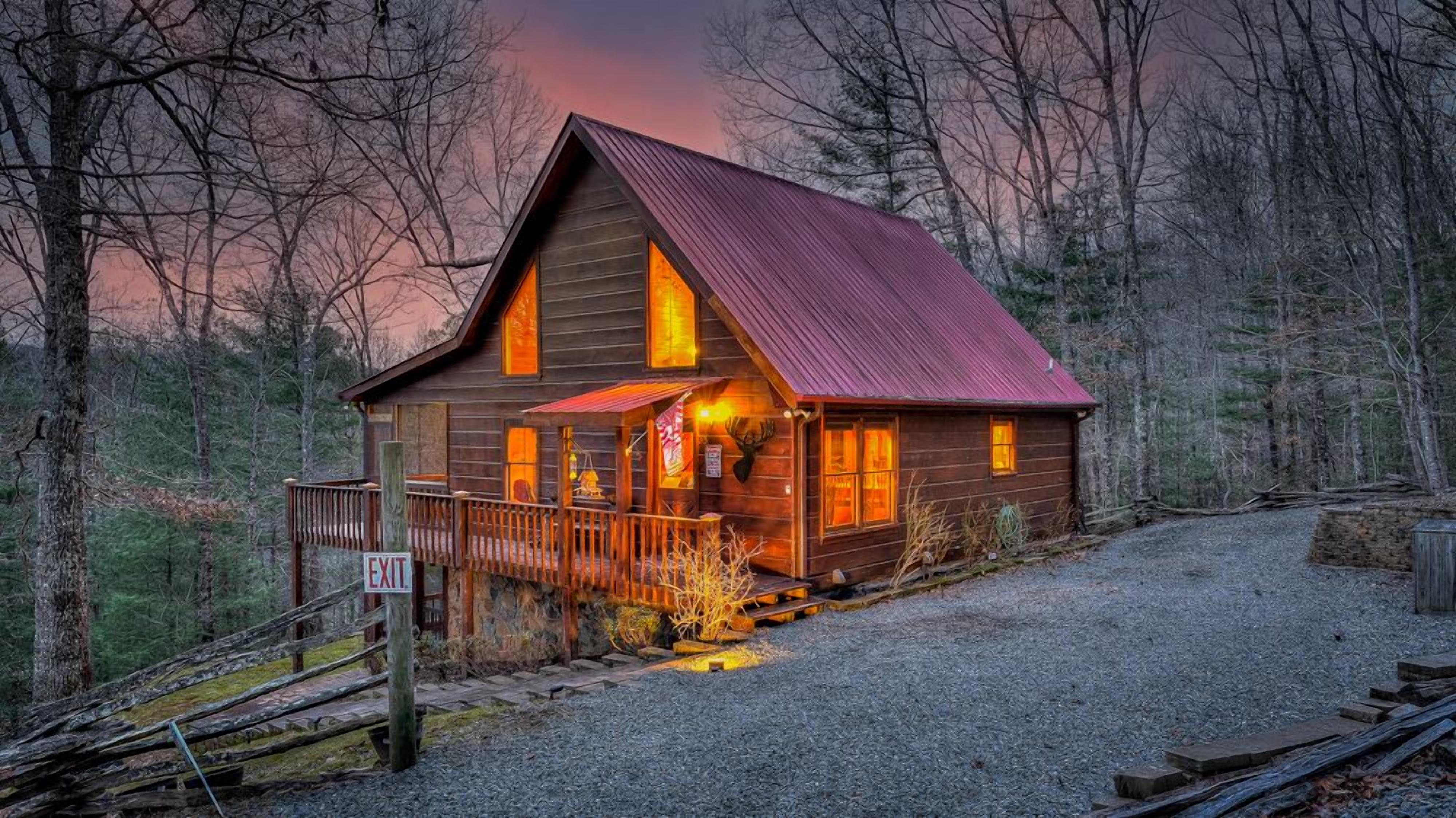 Big Buck Lodge- Screened Porch | Fire Pit | Aska Adventure Area