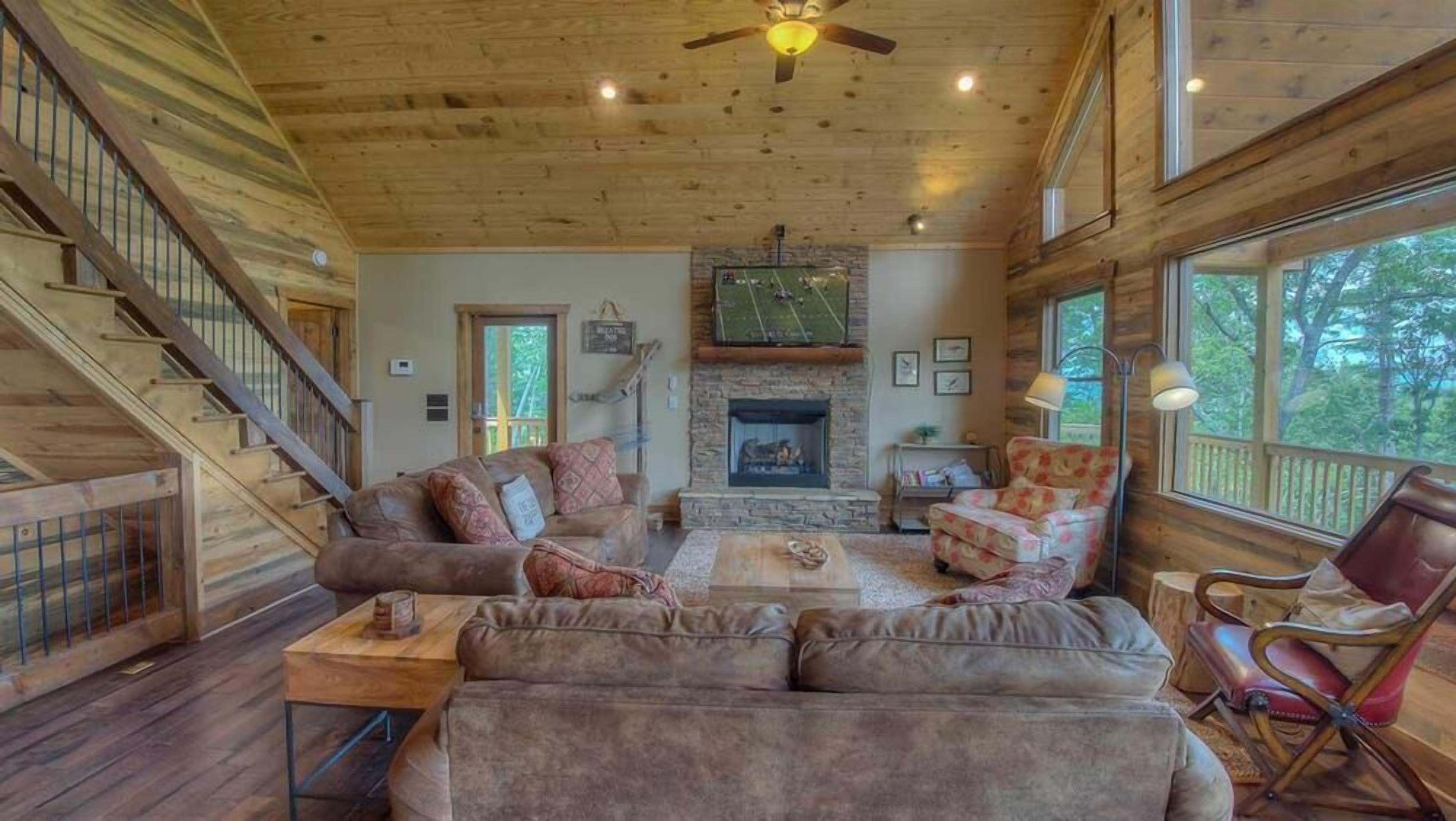 Breathe Inn- Featured on HGTV | Master on Main | Outdoor Living | Hot Tub