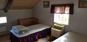 2 bedrooms, desk, soundproofing, WiFi