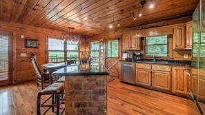 ثلاجة، ميكروويف، فرن، موقد طهي مسطح