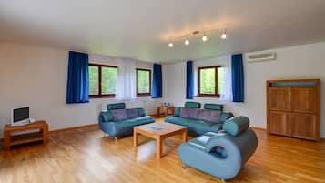 Casa familiar (Praha) | Sala d'estar | Televisor de pantalla plana