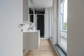 Shower, hair dryer, towels, soap - Smartflats City - Pot d'Or (Liege)