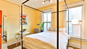Basic Room | Individually decorated, individually furnished, laptop workspace