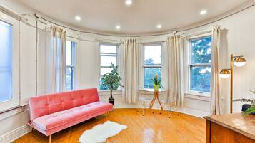 Superior Studio Suite | Individually decorated, individually furnished, laptop workspace