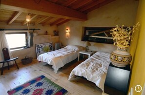2 Schlafzimmer, Reisekinderbett