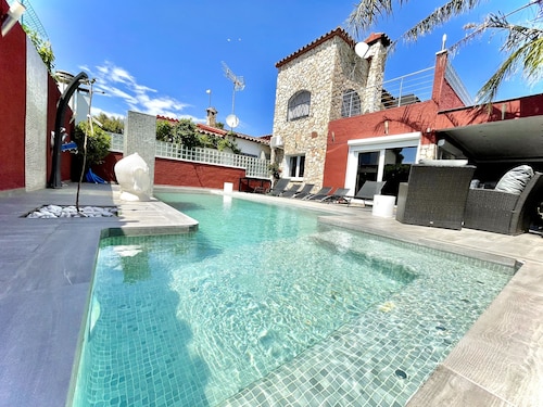 Pení: Ferienhaus 10-12 Pers., beh. Pool mit Hydrojets, 2 Studios, Klima, TV+WiFi