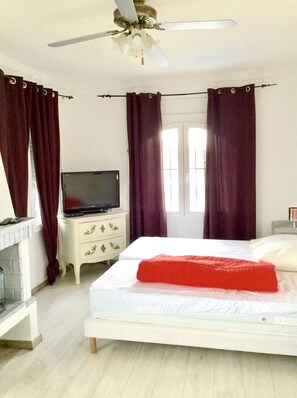 5 chambres, fer et planche à repasser, lit parapluie, Wi-Fi gratuit