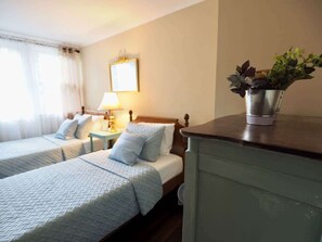 5 bedrooms, iron/ironing board