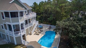 A two-story house with a swimming pool, deck chairs, and a hot tub. - Wood Duck Inn: Dog-friendly, Private Pool, Hot Tub (Corolla)