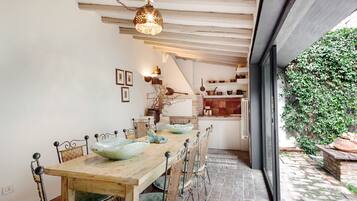 Apartment, 1 Bedroom | In-room dining