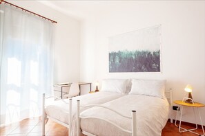 2 habitaciones, decoración personalizada y muebles diferentes 