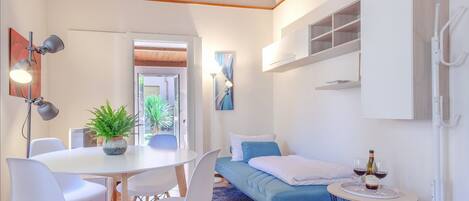 Apartment, 2 Bedrooms | Private kitchen | Fridge, microwave, oven, stovetop