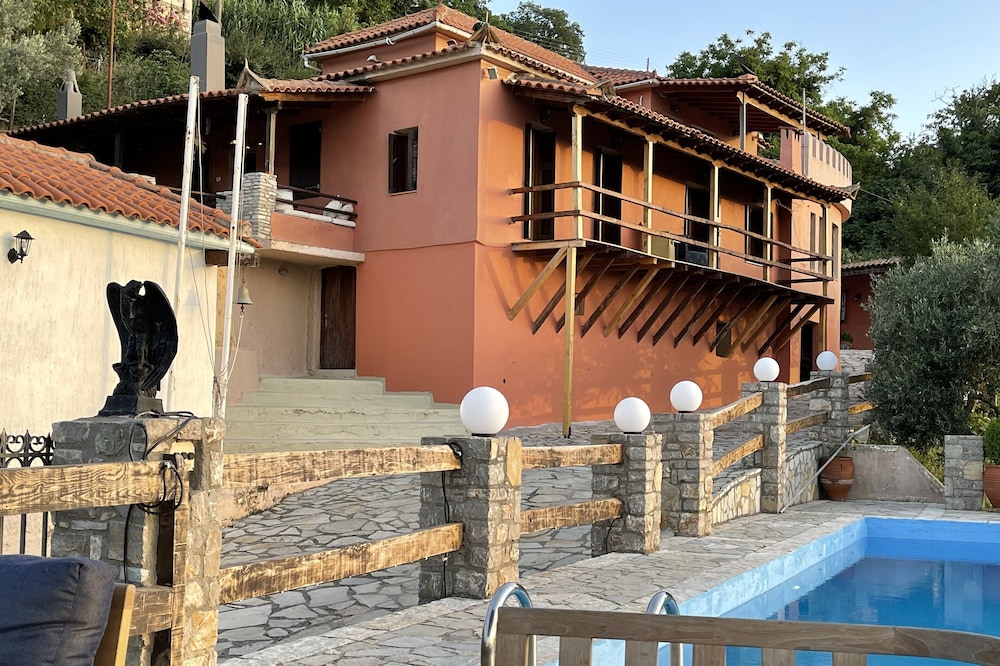 Zenterra -Country house With swimming pool
