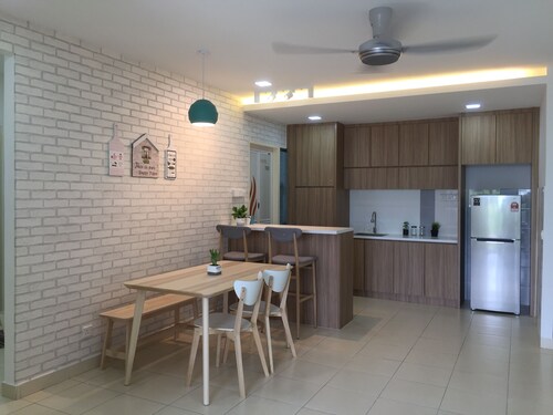 Lapsiystävällinen kotona asuminen Setia Alamissa, moderni, viihtyisä ja täysin kalustettu