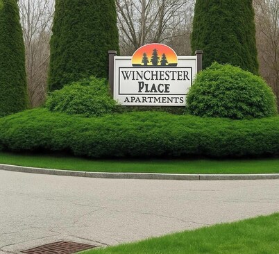 Cozy 2 bedroom retreat on quiet Ledgewood Dr! Minutes to Downtown Portsmouth!