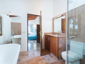 Combined shower/tub, hair dryer, bidet, towels - Villa Rural Can Rito for 16 people, 15 minutes from the beach (Felanitx)