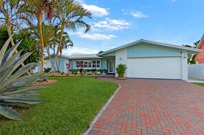 Exterior - Private Pool Home, Walk to Beach (Cocoa Beach)