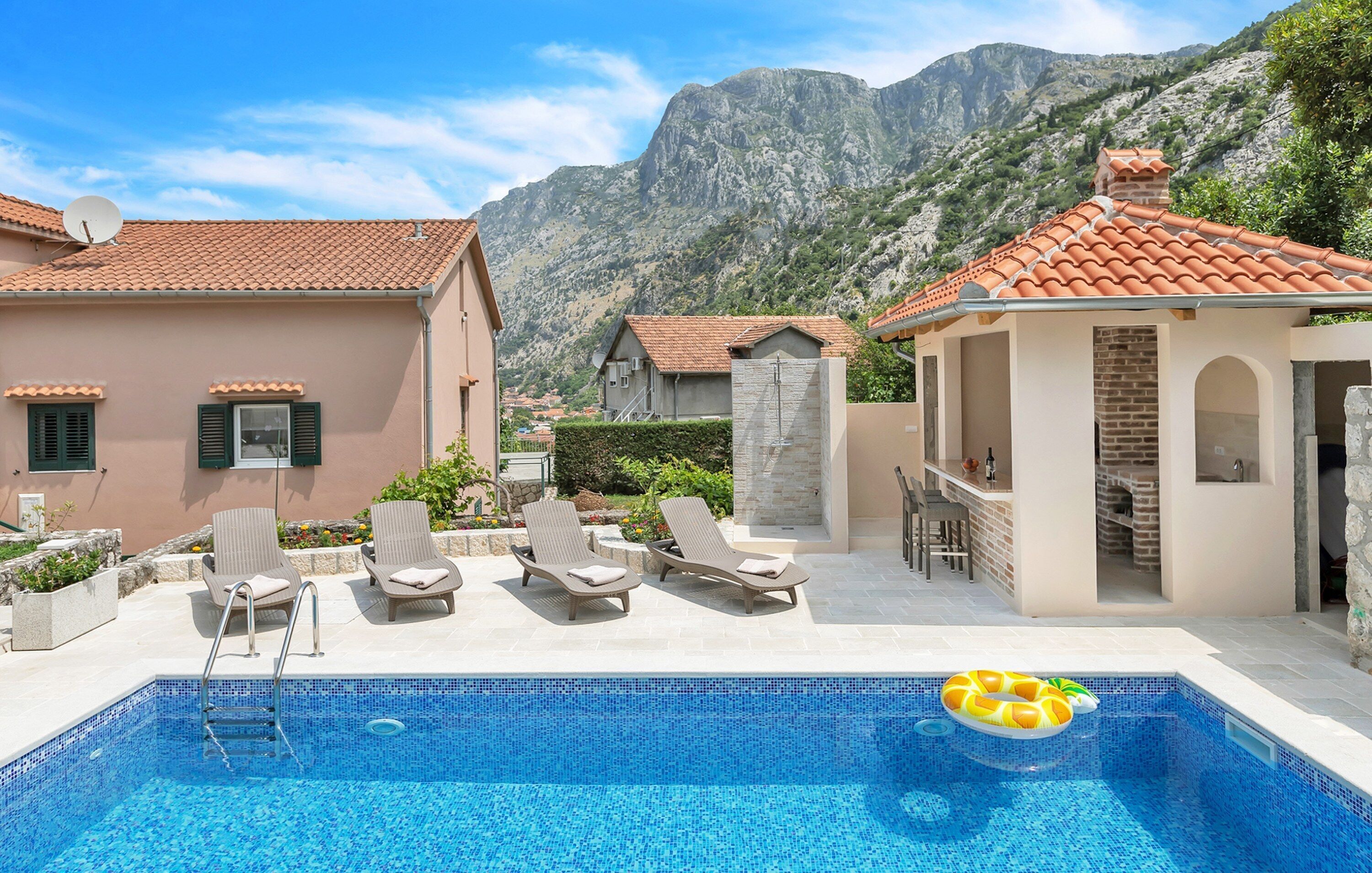 Seasonal outdoor pool, open 8:30 AM to 10:00 PM, pool umbrellas