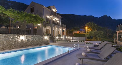 Apartments Mezini 11