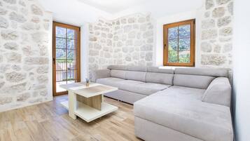 Comfort Apartment | Living area | Flat-screen TV