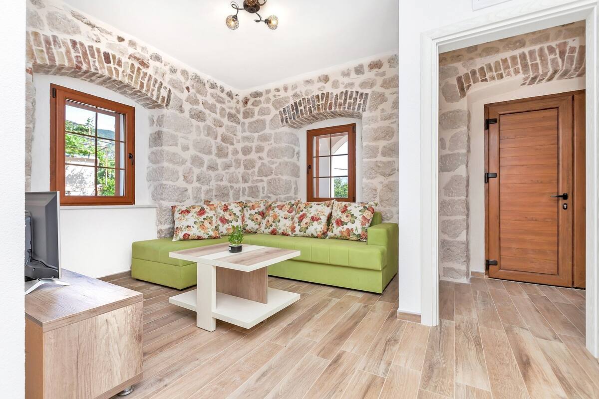 Apartment | Living area | Flat-screen TV