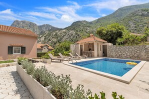 Front of property - Apartments Mezini 11 (Kotor)