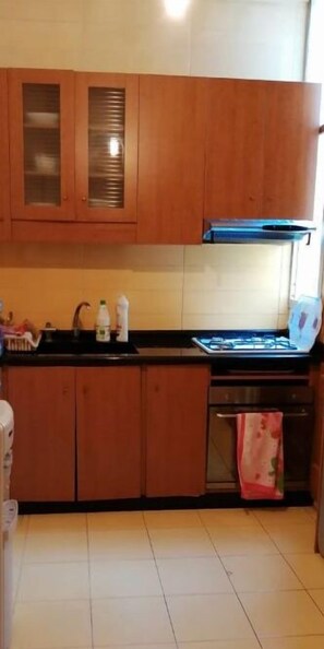 Private kitchen - Fully furnished apartment (Daoura)