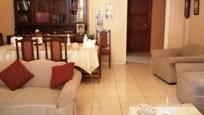 Living area - Fully furnished apartment (Daoura)