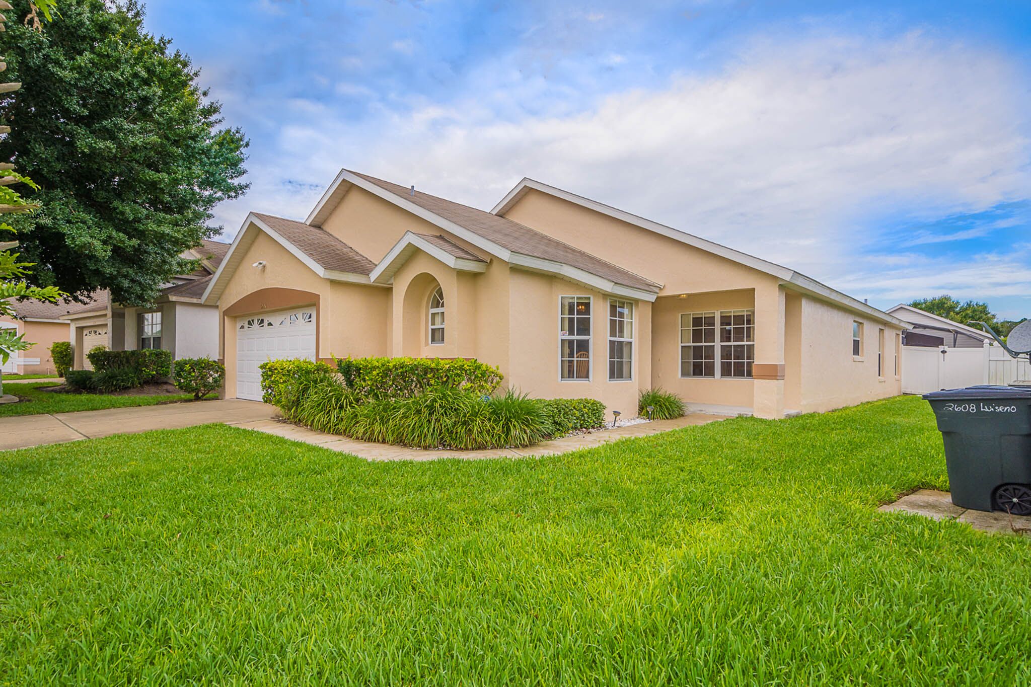 Beautiful and Spacious, Private Pool and Spa Home situated very close to Disney