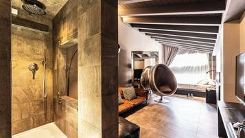 Deluxe Suite, 1 Queen Bed | 1 bedroom, premium bedding, minibar, in-room safe