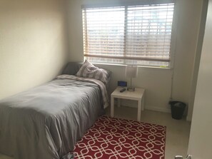 베이직 싱글룸 | 암막 커튼, 다리미/다리미판, 무료 WiFi, 침대 시트