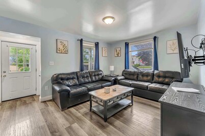 Shortstop Apt 1 - All Star Baseball Rentals