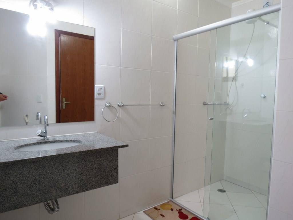 Phòng đôi Tiêu chuẩn | Phòng tắm | Buồng tắm vòi sen, khăn tắm, xà phòng 
