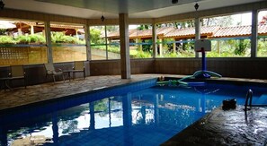 Una piscina techada