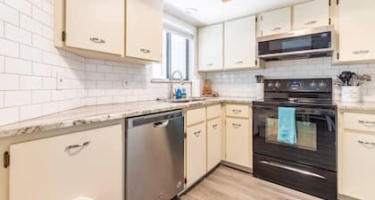 "SEACLUSION" Private Family & Pet Friendly BEACH Villa! Pools/Trails/Pickleball!