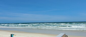 Modern/Updated & Private Pet Friendly SINGLE STORY Villa by the SEA! Pools/Beach