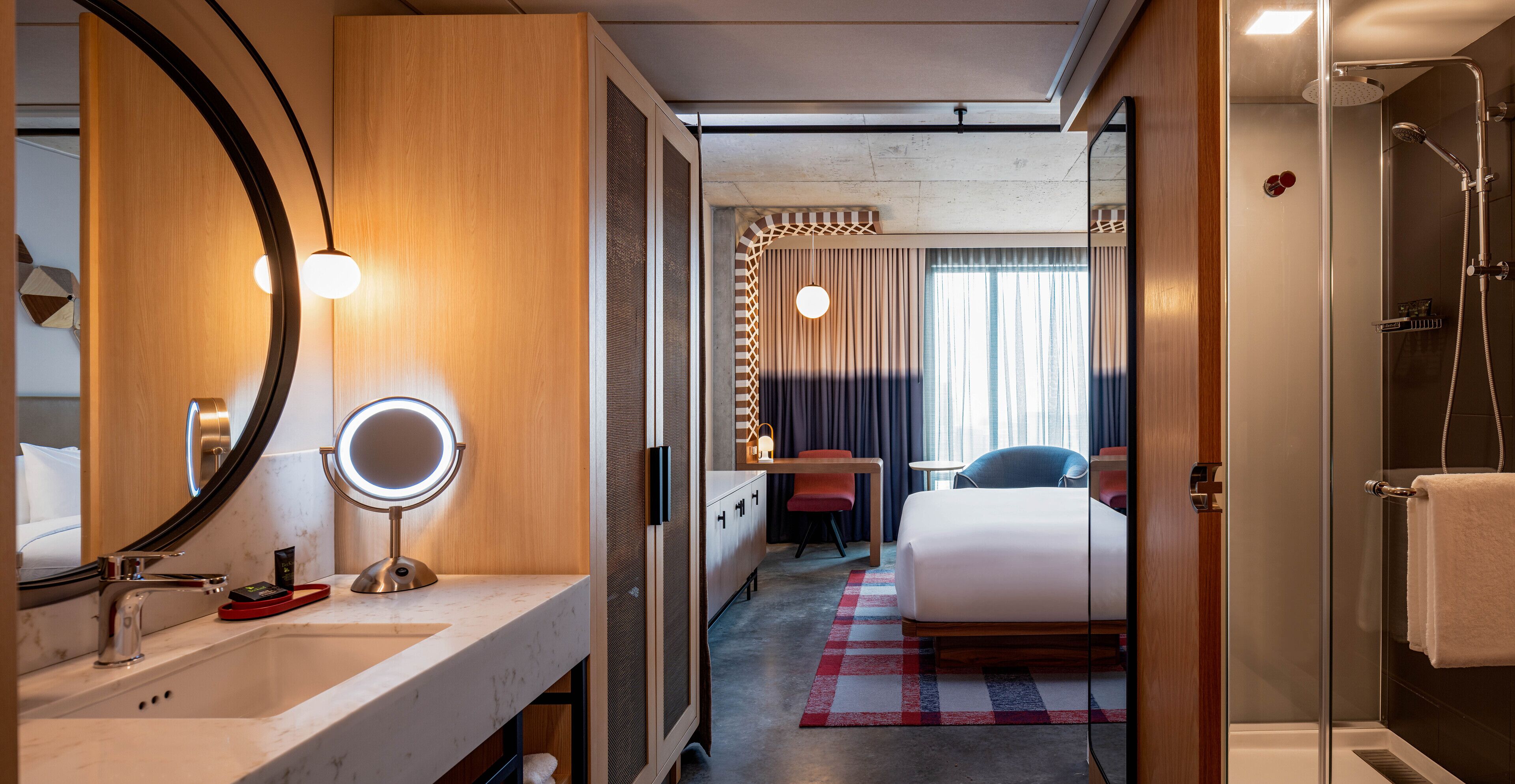 in-room safe, laptop workspace, blackout curtains, iron/ironing board