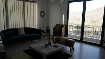 Apartamento, 2 habitaciones (Palace) | Sala de estar | Una Smart TV, películas de pago