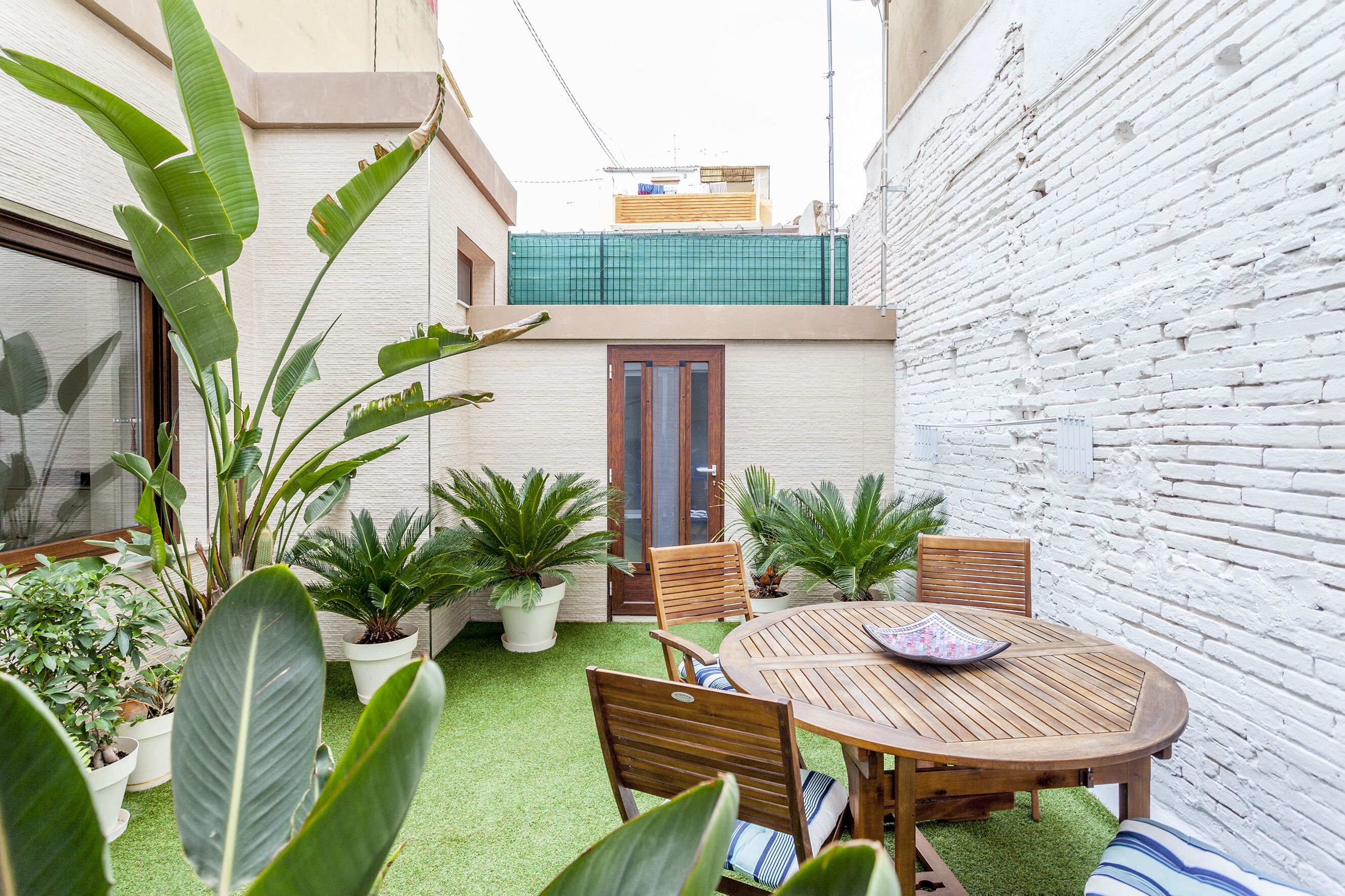 LOVELY DESIGN HOUSE WITH INTERIOR GARDEN.