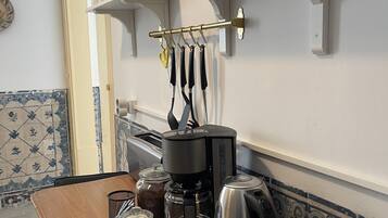 Appartement Supérieur, salle de bains attenante, vue ville | Cuisine partagée