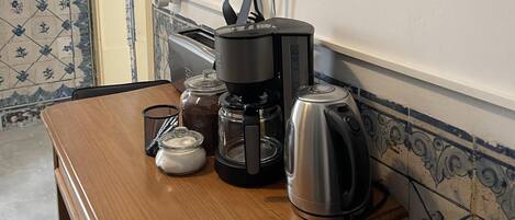 Superior Apartment, Ensuite, City View | Shared kitchen