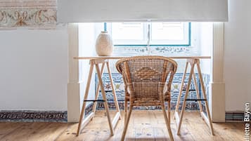 Estudio superior, baño privado, vistas a la ciudad (2 Bedrooms) | Servicio de la habitación