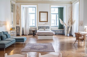 Estudio superior, baño privado, vistas a la ciudad (2 Bedrooms) | Servicio de la habitación