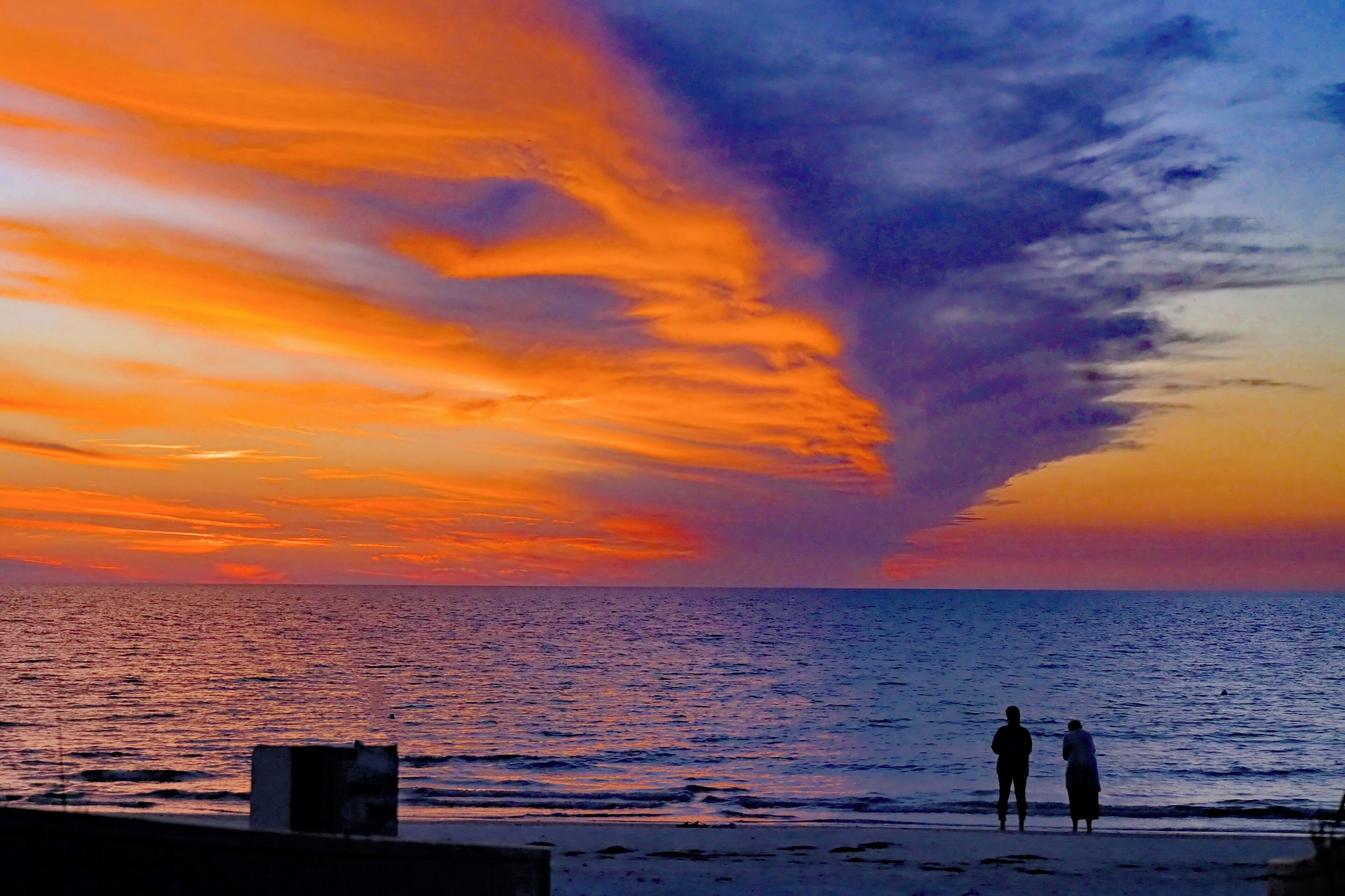 Nær stranden, solsenger og strandhåndklær