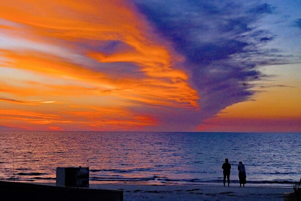 Beach nearby, sun-loungers, beach towels