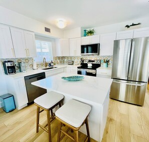 Fridge, microwave, oven, stovetop - Steps to the Beach, No Car Needed, Completely Permitted Remodel + King Size Bed! (Indian Rocks Beach)