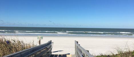Beach nearby, sun-loungers, beach towels