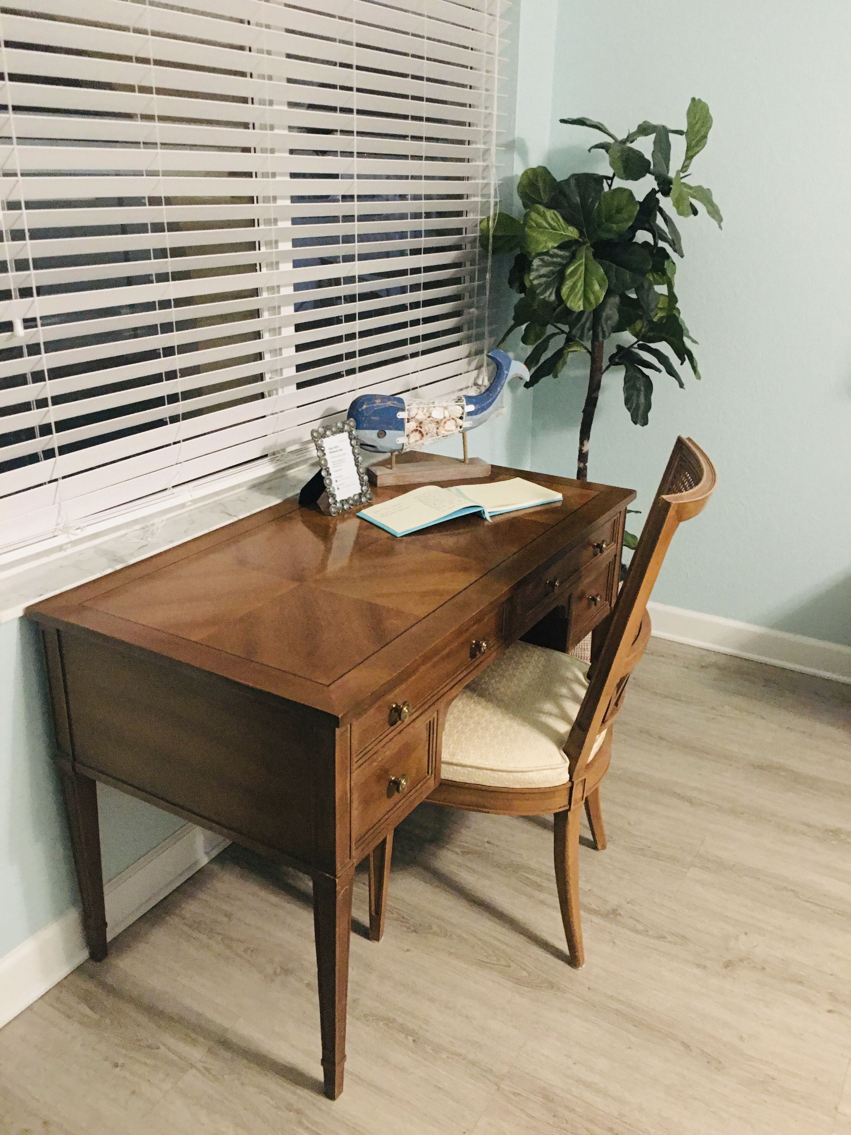 Close to the Beach, no car needed, mini golf, bikes, & a King Size Bed! mcB