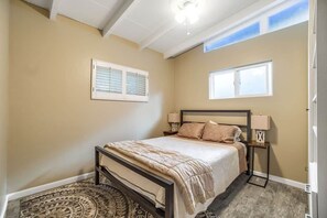A bedroom with a bed, two bedside tables, a window, and a ceiling fan. - #B 1-level, 2Bd, 1Block to Beach, Esplanade, Shops (Redondo Beach)