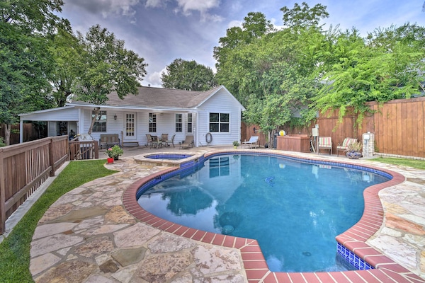 San Antonio Vacation Rental | 3BR | 3BA | 1,050 Sq Ft | Stairs Required